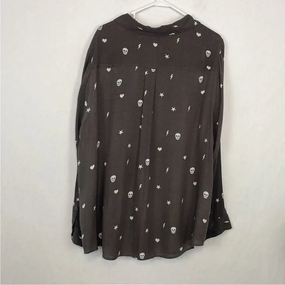Torrid Dark Gray Lizzie Button Down Blouse with Skulls, Hearts, Stars. Size 3X. - Picture 7 of 12